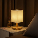 Luminária de Mesa para Quarto em Linho e Madeira Quadrada