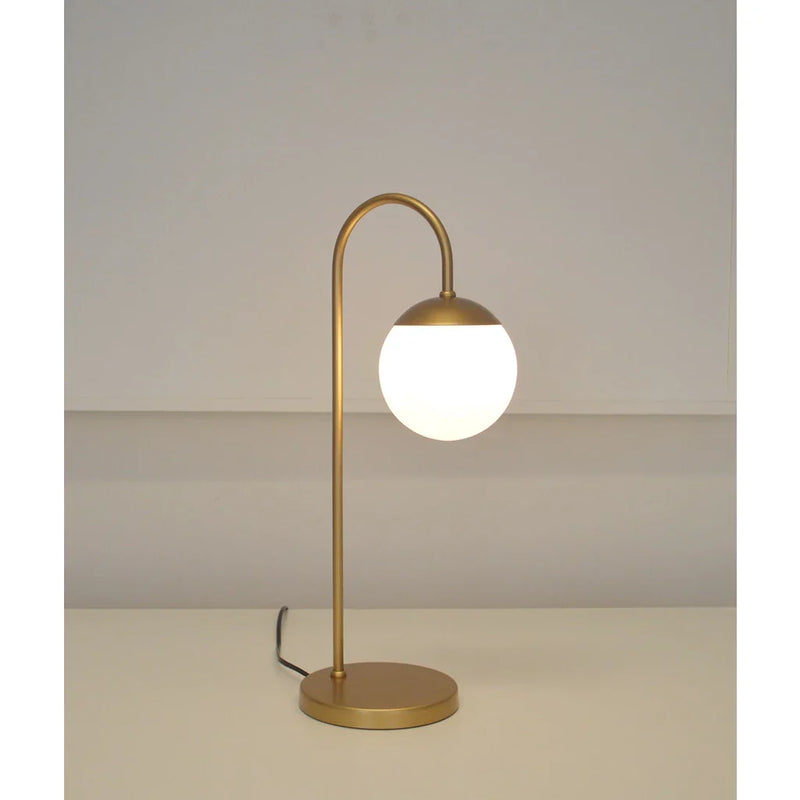 Abajur Curvado Dourado com Globo Sofisticado